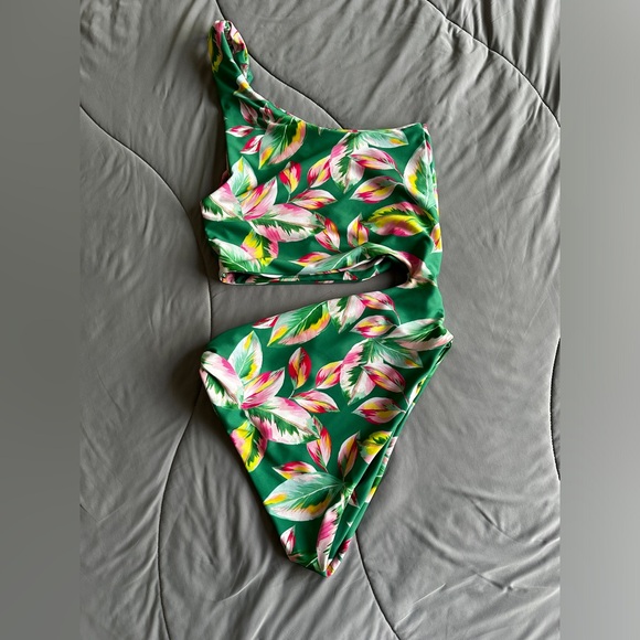 Gorgeous SKATIE one-piece swimsuit - Picture 4 of 5